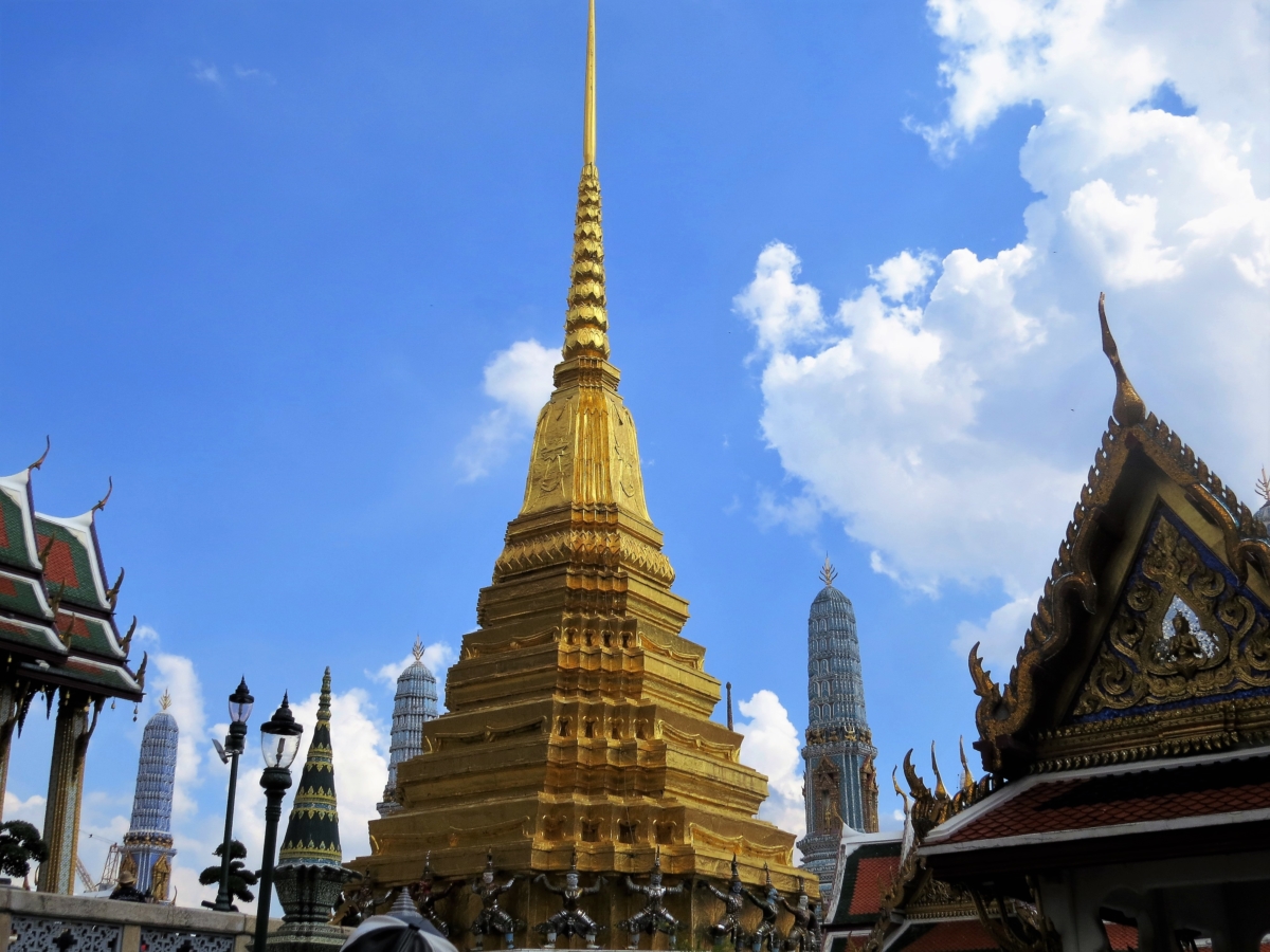 Chedi dourado do Wat Phra Kaew