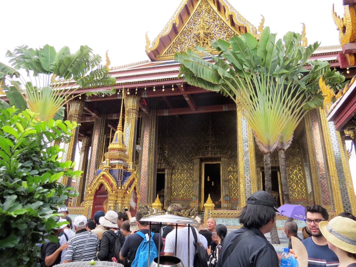 Uma multidão para ver o Grand Palace