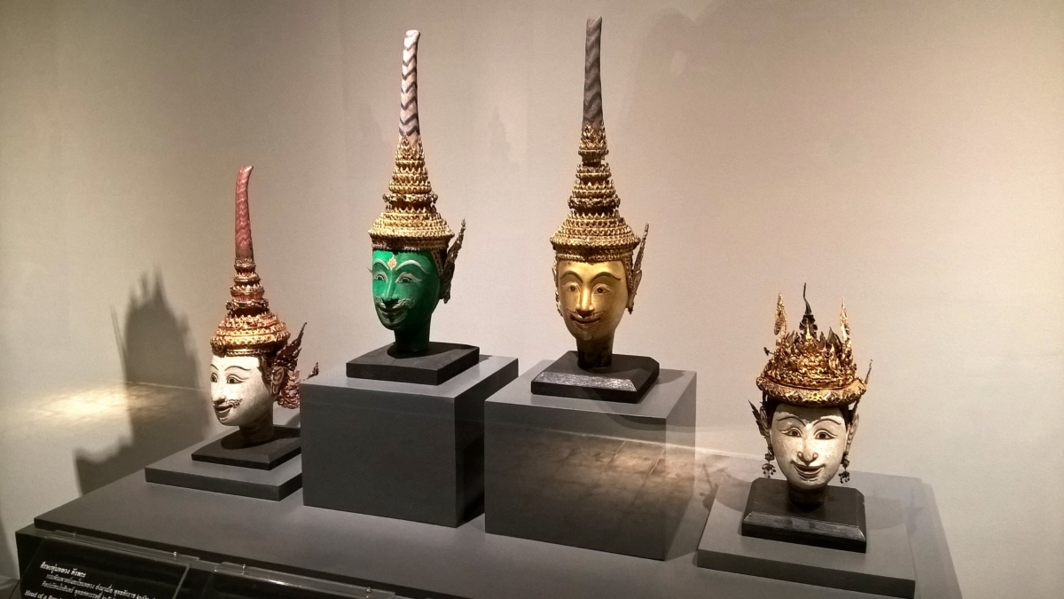 Cabeças do teatro de bonecos - de 100 anos atrás