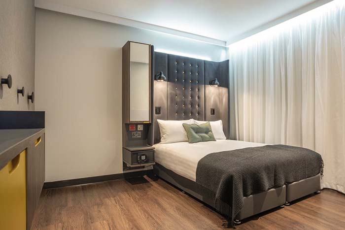 O quarto do hotel Point A, em Londres, Reino Unido