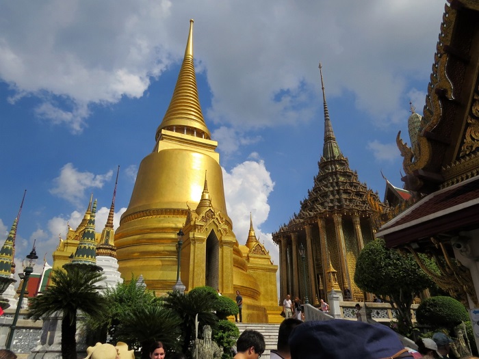 Estupa dourada do Grand Palace, em Brngkok, Tailândia