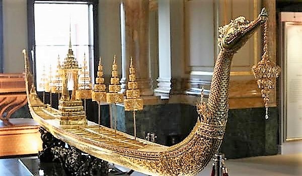 Ornamento decorativo no Dusit Palace, em Bangkok, Tailândia