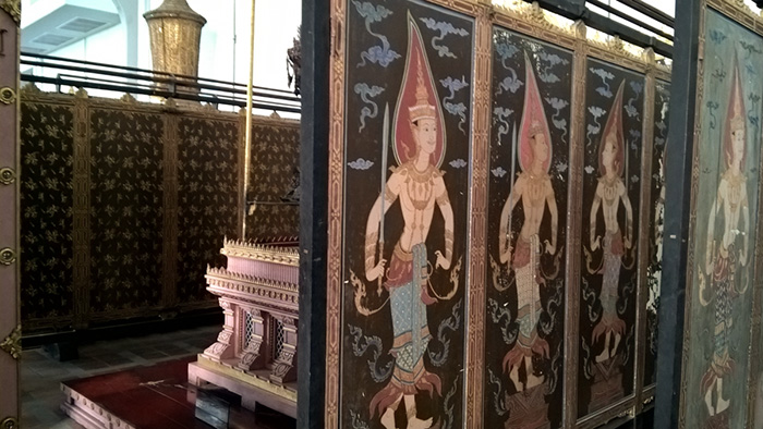 Biombo de sândalo, no Museu Nacional de Bangkok, Tailândia