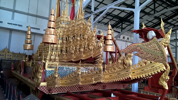 Carruagem real no Museu Nacional de Bangkok, Tailândia