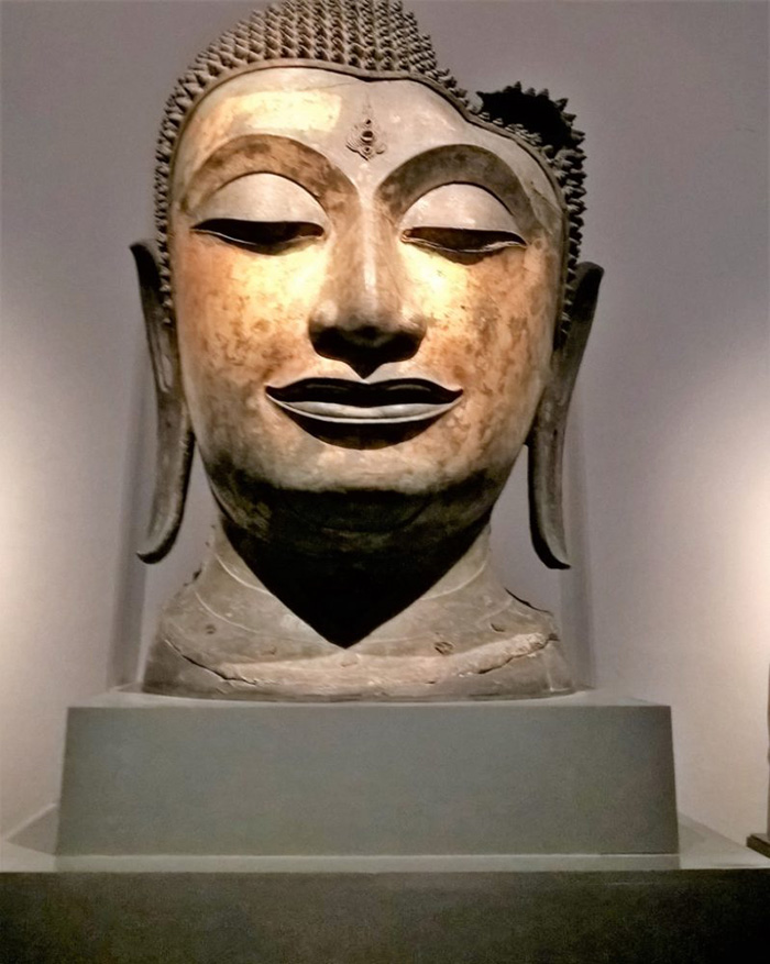 Cabeça de Buda no Museu Nacional de Bangkok, Tailândia