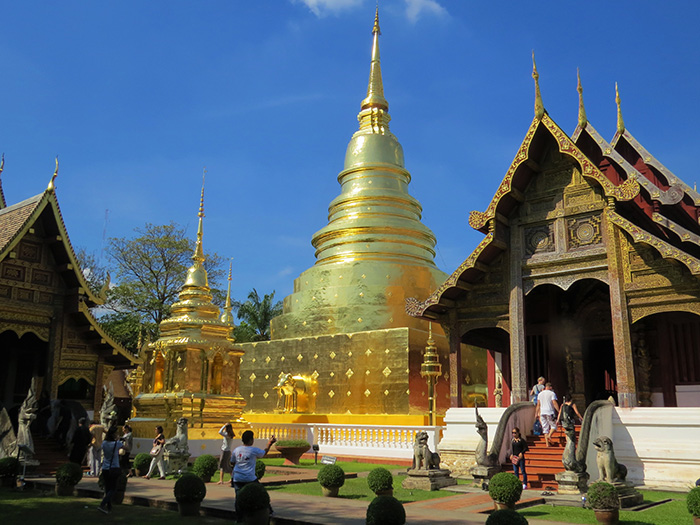 O chedi no Wat Phra Singh, em Chiang Mai, Tailândia