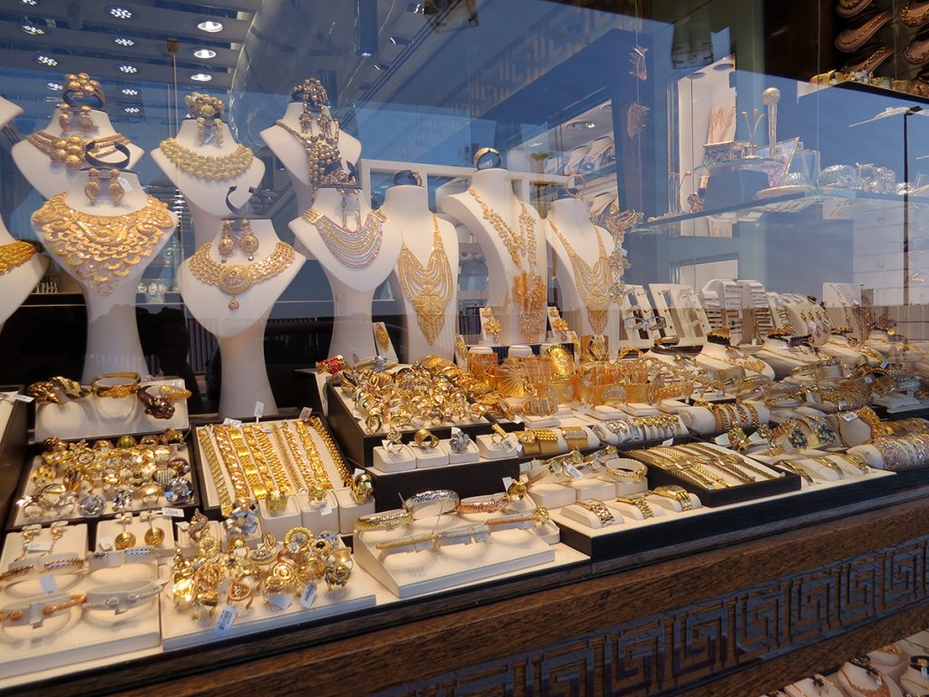 Vitrine com joias em Dubai, nos Emirados Árabes
