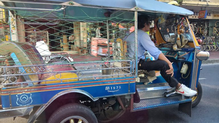 Tuc-tuc pelas ruas de Bangkok, Tailândia
