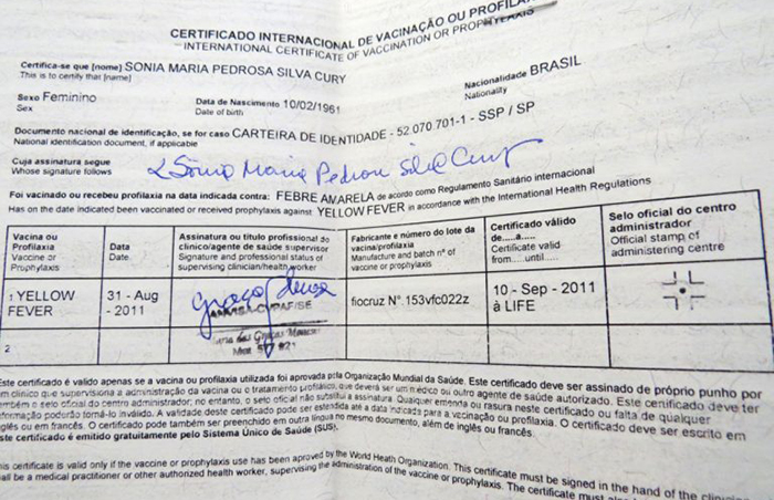 Certificado internacional de Vacina contra febre amarela - desde julho de 2016, é válida pelo resto da vida.