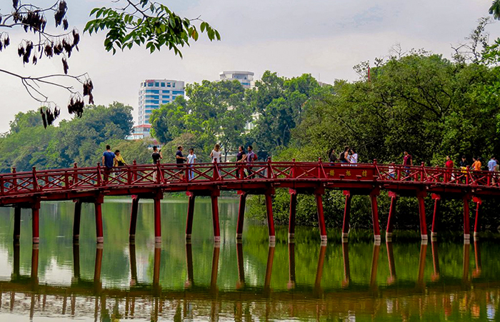 Em Hanói, a Ponte Raio de Sol