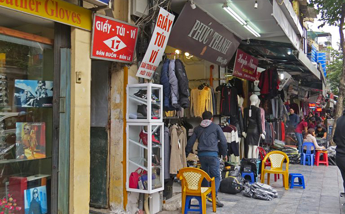 O comércio numa das ruas do Vietnam