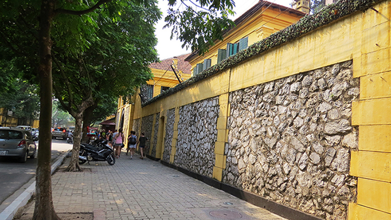 Muro do Museu da Prisão em Hanói
