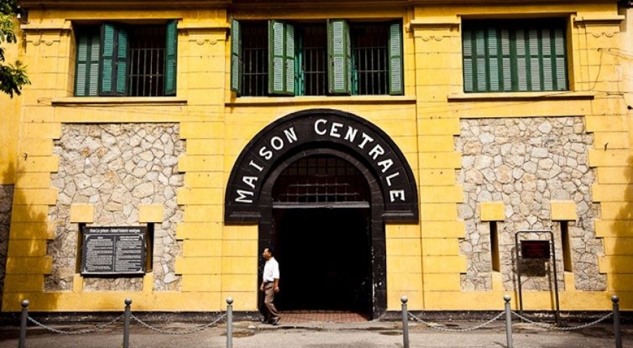Fachada do Museu da Prisão em Hanói