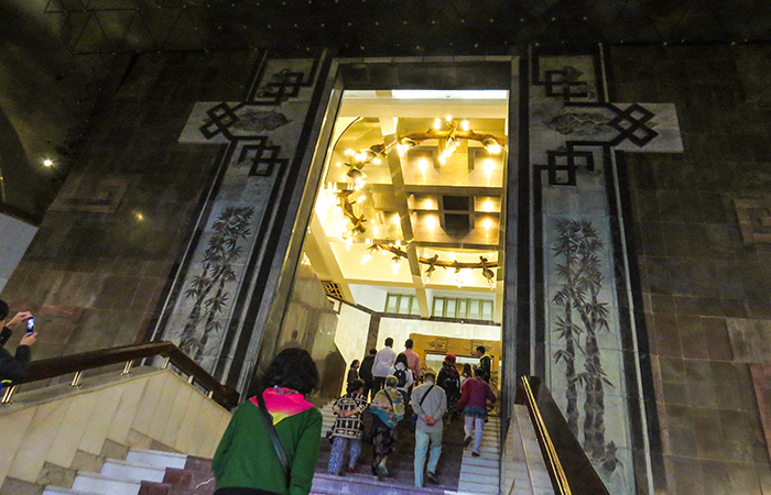 Escadaria do museu Ho Chi Minh