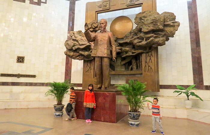 visitantes no Museu Ho Chi Minh