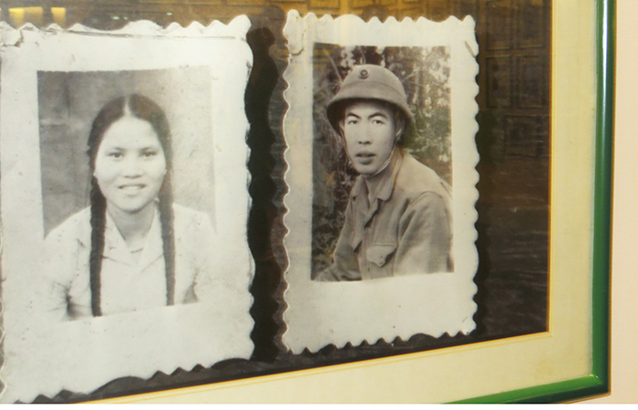 Fotos de casal, no Museu dos Vestígios de Guerra, em Ho Chi Minh, Vietnam