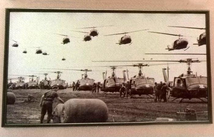 Museu-dos-Vestígios-de-Guerra-helicópteros
