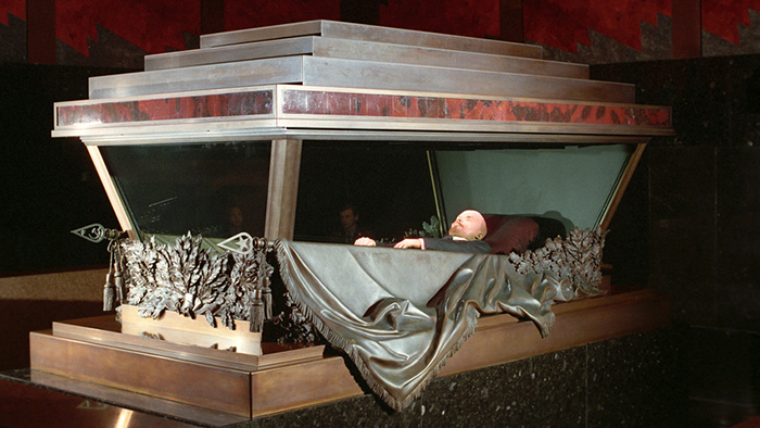 Na Praça Vermelha, Lenin descansa em seu mausoléu