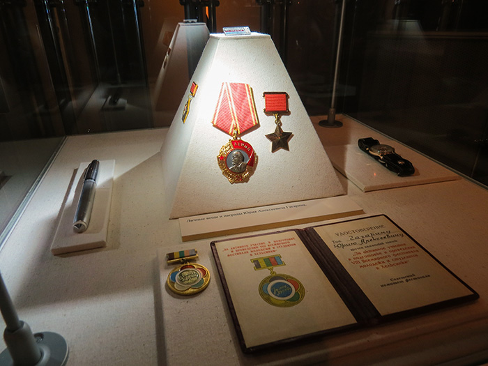 as condecorações de Gagarin, no Museu da Cosmonáutica, em Moscou, Rússia