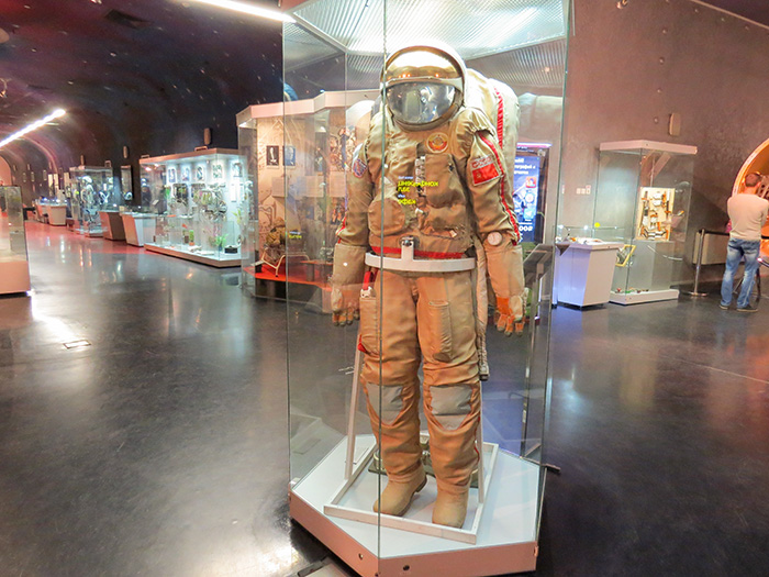 as roupas usadas no Vostok, em exposição no Museu da Cosmonáutica, em Moscou, Rússia