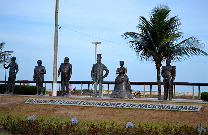 Monumento aos Formadores de Nacionalidade, na Praia de Atalaia