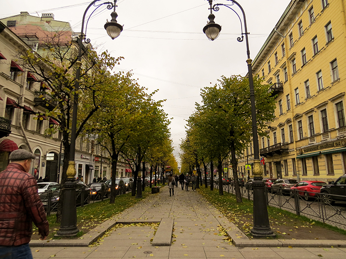 A rua do hotel: Bolshaya Konushennaya, em São Petersburgo