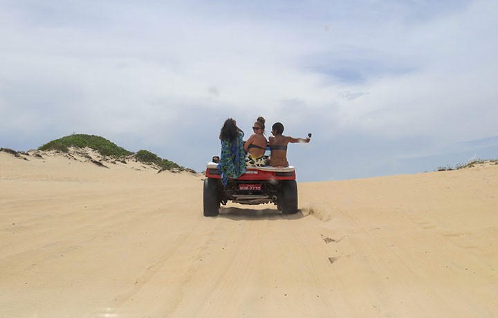 Passeio de buggy em Canoa Quebrada, Ceará
