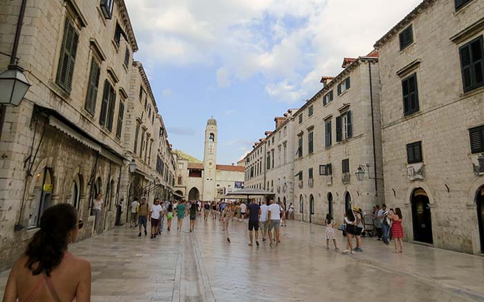 Stradùn, a rua principal de Dubrovnik, na Croácia