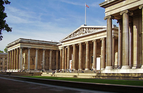 Fachada do British Museum, em Londres