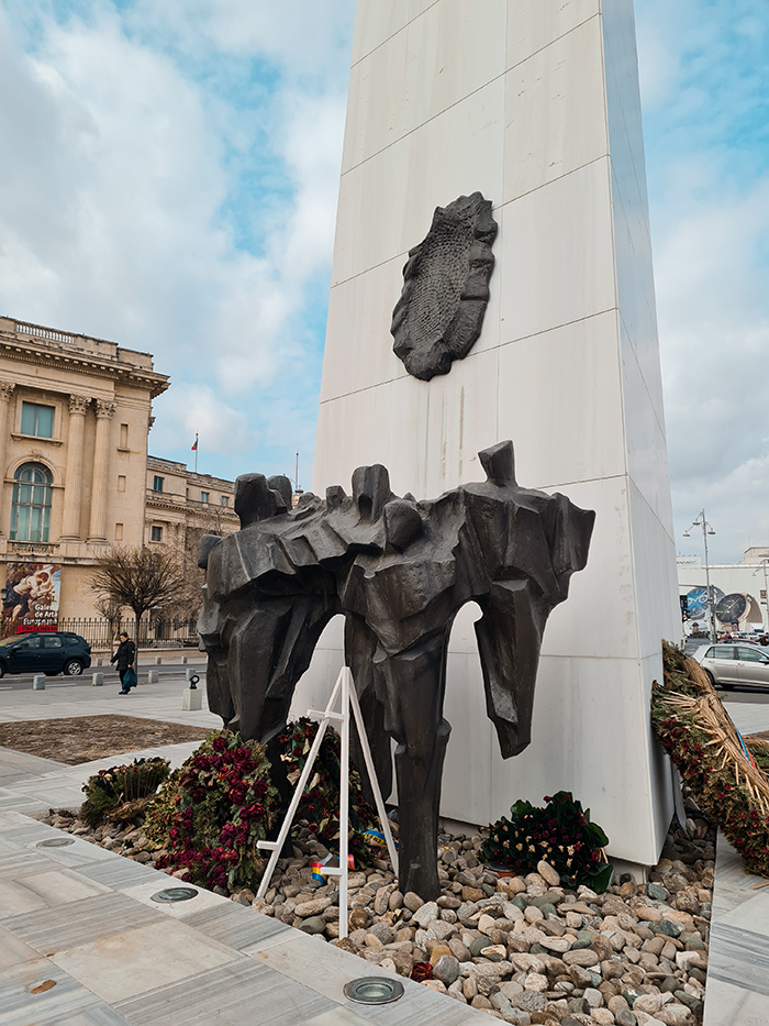 Homenagens na Praça da Revolução, em Bucareste, Romênia.