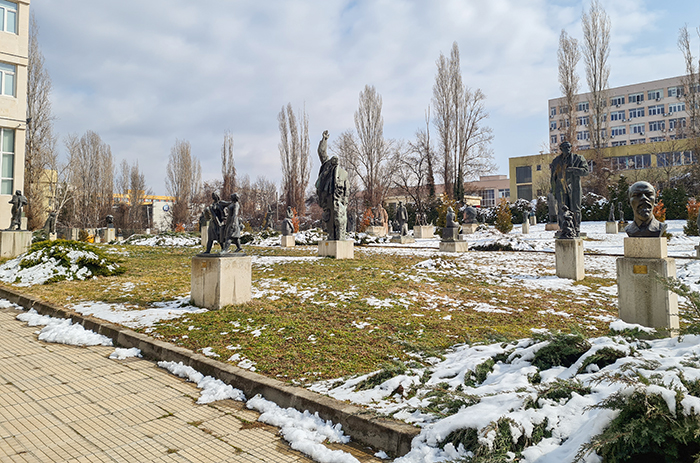 Esculturas da era comunistas reunidas num museu ao ar livre, em Sofia, Bulgária