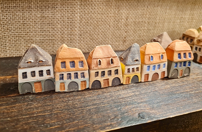 As casinhas de argila da loja de artesanato 