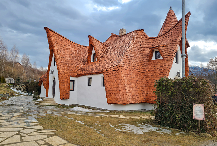 Uma das casinhas do Castelul de Lut Valea Zânelor, na Romênia