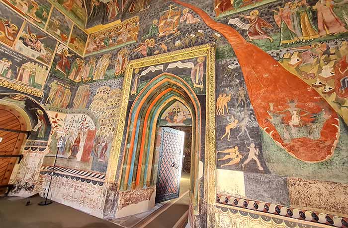 Uma das paredes do Mosteiro de Sucevita, em Bucovina, Romênia