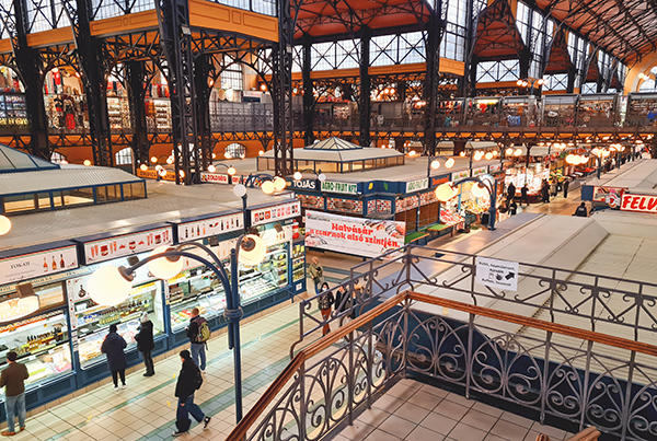 Mercado Central visto do segundo andar, em Budapeste, Hungria.