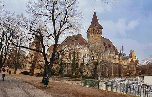 O castelo Vajdahunyad, em Budapeste, Hungria