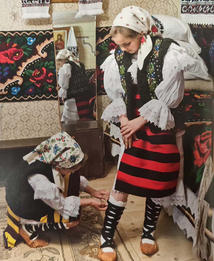 Traje folclórico da região de Maramures, Romênia.