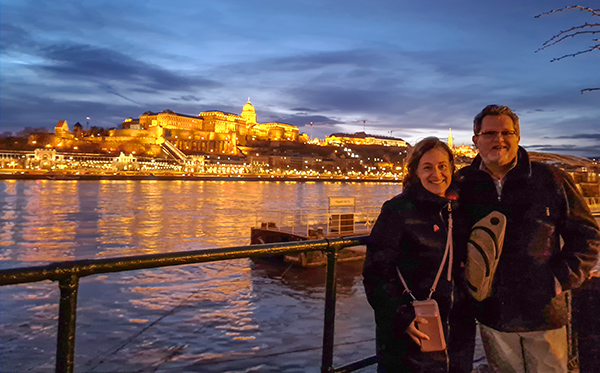 Sonia e João Miguel e o Castelo de Buda, em Budapeste, Hungria
