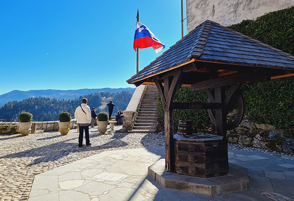Antigo poço do castelo de Bled, na Eslovênia