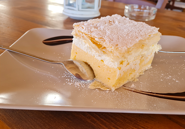 Kremsnita, a sobremesa famosa da Eslovênia