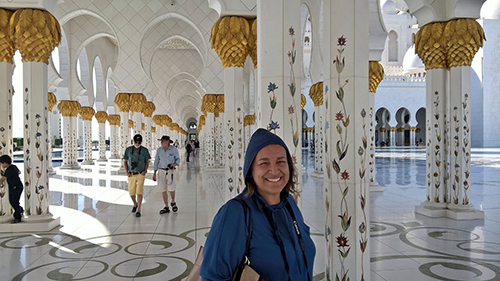 Sonia na Grand Mosque Sheikh Zayed, em Abu Dhabi.