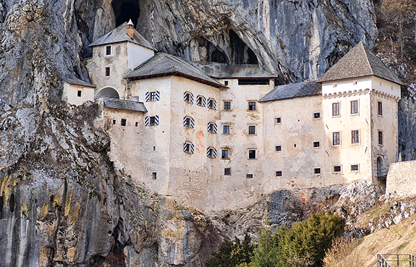 a beleza medieval do Castelo Predjama