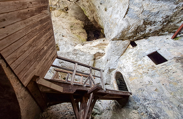Passagens e túneis do Castelo Predjama, Eslovênia
