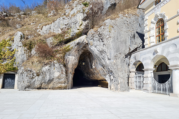 Entrada para a Caverna de Postojna, na Eslovênia