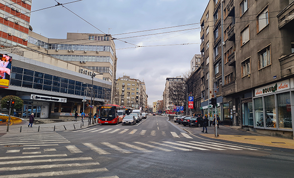 O centro de Belgrado com avenidas largas e prédios históricos - Sérvia