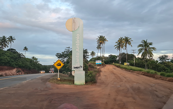 Entrada da Vila de Santo Antônio, na Bahia