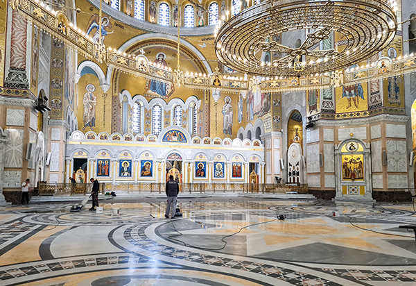 O interior da igreja de São Sava