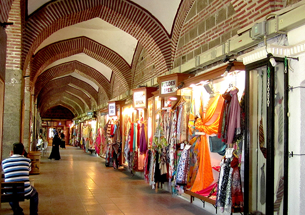 Interior do Mercado da Seda, em Bursa