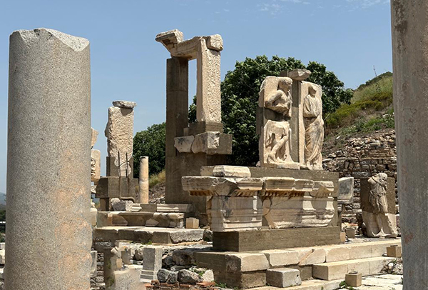 monumento a Memmius em Éfeso, na Turquia
