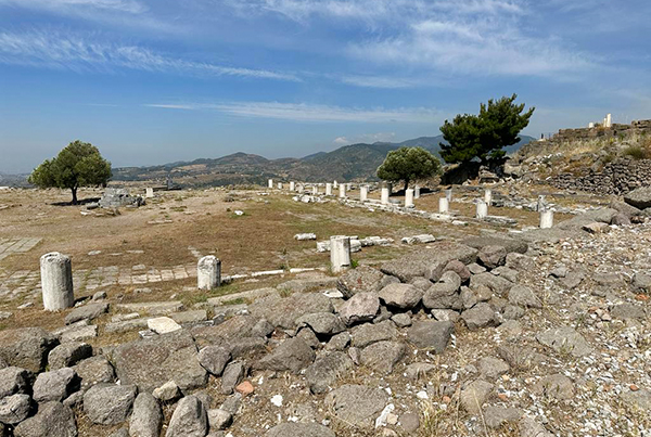 Zona sagrada e ao Templo de Atena